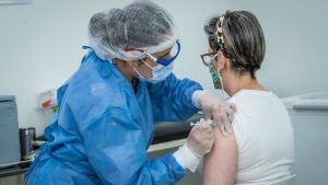 Vacunación sin barreras contra el Covid-19 de personas entre 45 y 49 años en Bogotá