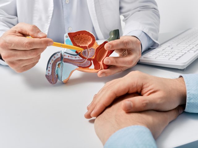 Por la salud de los hombres: Capital Salud EPS fortalece estrategias para prevenir el cáncer de próstata