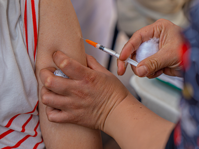 Capital Salud te invita a la Gran Jornada de Vacunación para Pacientes Crónicos ¡Ponte al día con tus vacunas y cuida tu salud!