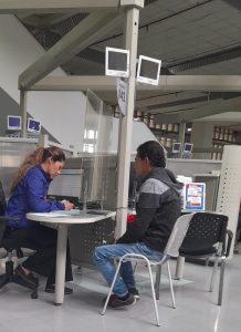 Pie de foto: imagen de atención del personal de Capital Salud en los SuperCADE de Bogotá.