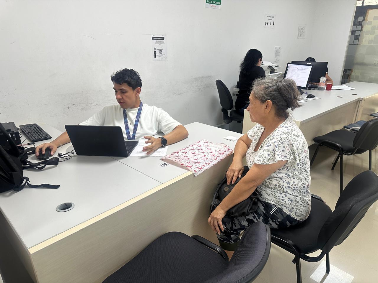 Foto de persona siendo atendida