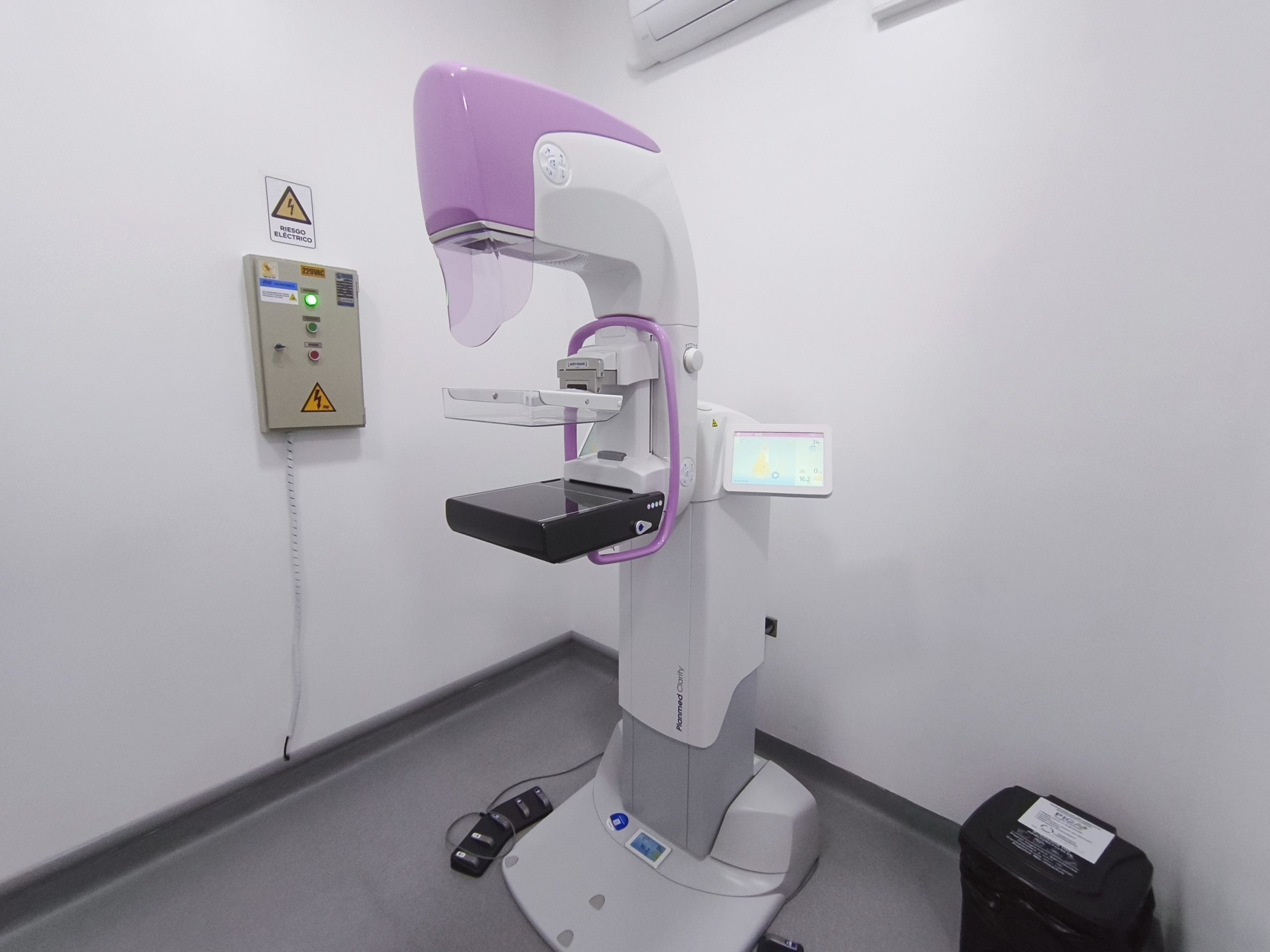 Nuevo mamógrafo del Hospital de Suba.