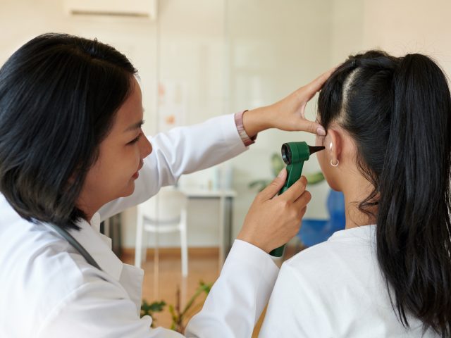 Capital Salud EPS impulsa estrategias de cuidado y detección temprana para proteger la salud auditiva de sus afiliados
