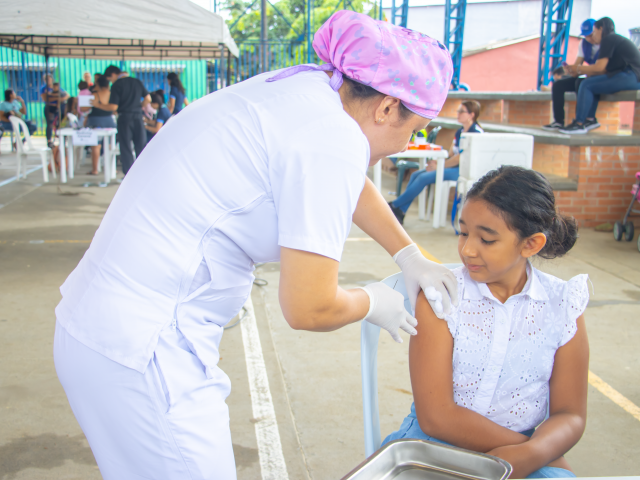 Municipios priorizados del Meta inician aplicación de vacuna contra el dengue