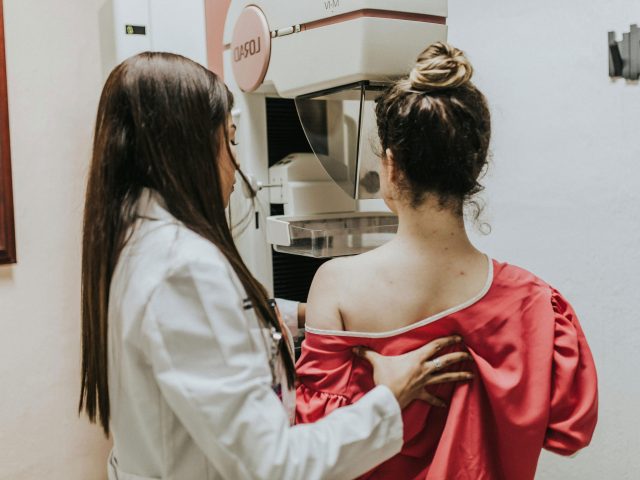 Capital Salud hace un llamado a 92.000 afiliadas que aún no se han realizado la mamografía en Bogotá