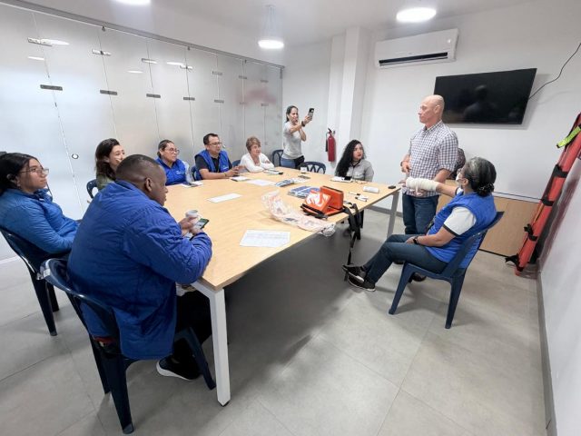 En Villavicencio, brigadistas de Capital Salud fortalecen su capacidad de respuesta ante emergencias