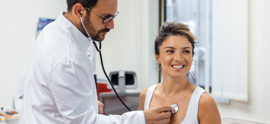 Consulta medica de mujer